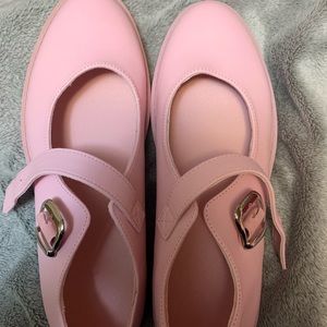 Pink Mary Jane Platforms , size 8 , i absolutely love the color on these!!
